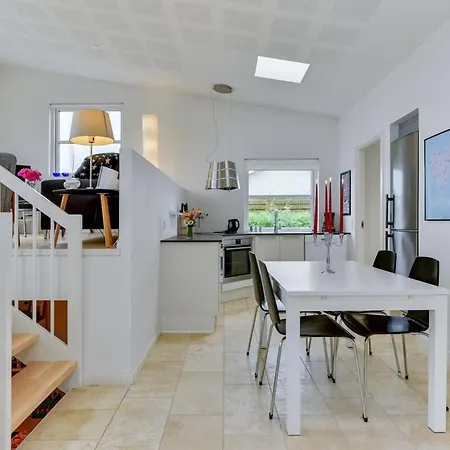 Semesterbostad Maleen - 100m From The Sea By Interhome